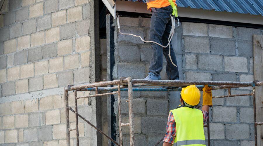 Professional gutter cleaning in Tracy, CA